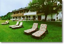 große Liegewiese am Haus