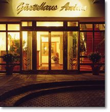 Nachtansicht Eingang